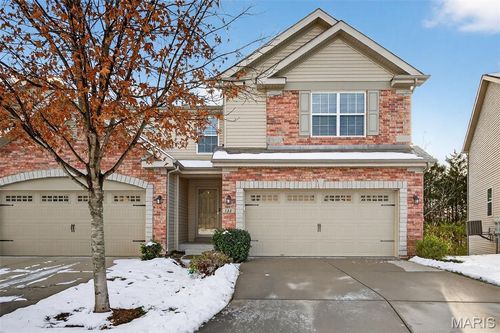 6a-132 Distinction Dr, Lake St Louis, MO, 63367-1931 | Card Image