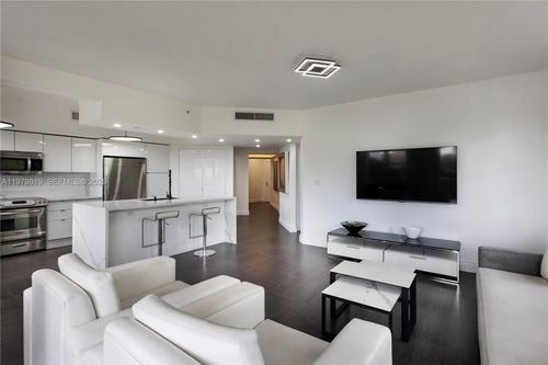 311-19900 E Country Club Dr, Aventura, FL, 33180-3329 | Card Image