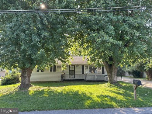 111 Poplar St, MONT ALTO, PA, 17237-9611 | Card Image