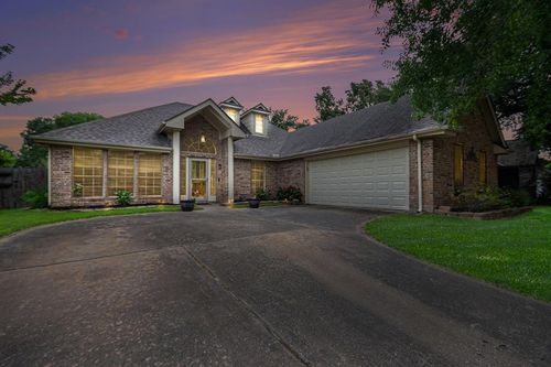 1813 Oak Wood Dr E, Pearland, TX, 77581-6141 | Card Image