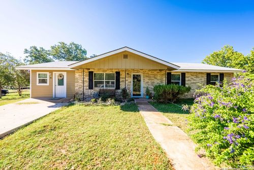 461 Shortys Ln, Fredericksburg, TX, 78624-5913 | Card Image