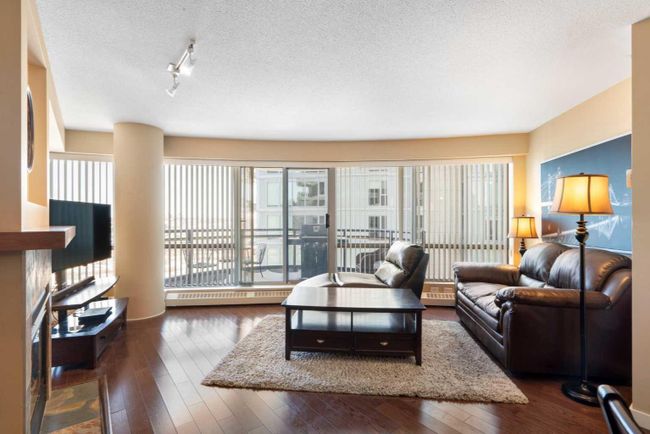 1405 - 1078 6 Avenue Sw, Home with 2 bedrooms, 2 bathrooms and 1 parking in Calgary AB | Image 2