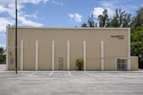 680 Superior St, Opa-Locka, FL, 33054-3934 | Card Image