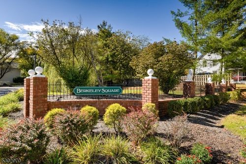 5 Berkeley Sq, Berkeley Heights, NJ, 07922-2471 | Card Image