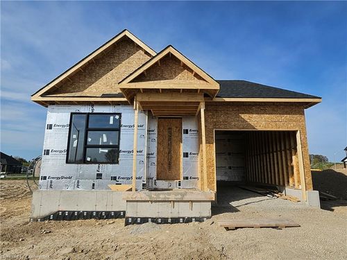 113 Thackeray Way, Harriston, ON, N0G1Z0 | Card Image
