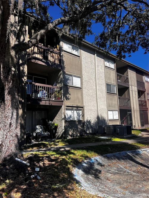 12b4-6312 Newtown Cir, Tampa, FL, 33615-3644 | Card Image