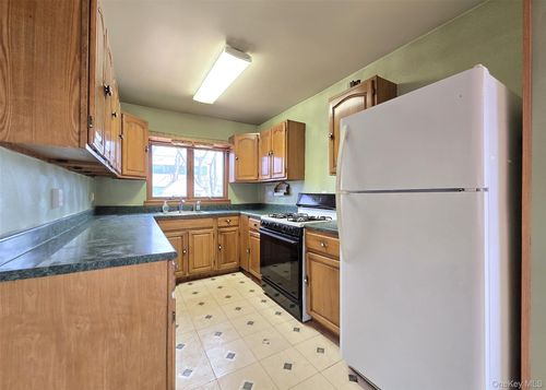 49 Lakewood Ave, Ronkonkoma, NY, 11779-5618 | Card Image