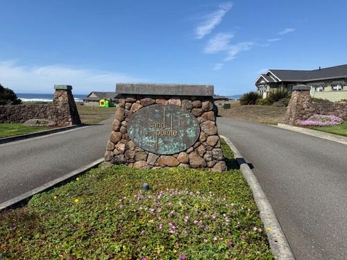 3002 Sandpointe Dr, McKinleyville, CA, 95519-6413 | Card Image