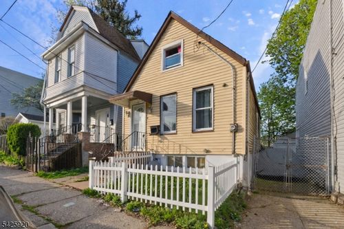 11 Tichenor Ter, Irvington, NJ, 07111-3823 | Card Image