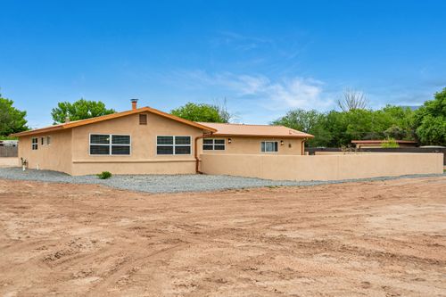 672 Coronado Rd, Corrales, NM, 87048-9525 | Card Image