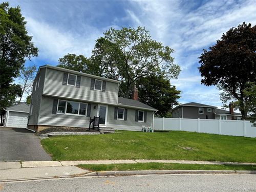 69 Allan Dr, East Norwich, NY, 11732-1204 | Card Image