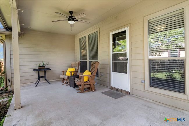 Big covered back patio | Image 28