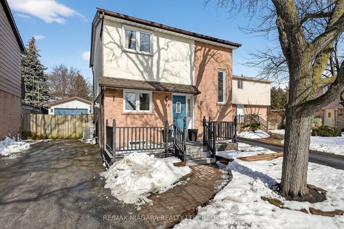 75 Berrisfield Cres, Hamilton, ON, L8T4X1 | Card Image