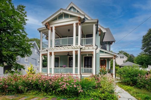 5 Bacon St, Winchester, MA, 01890-3808 | Card Image