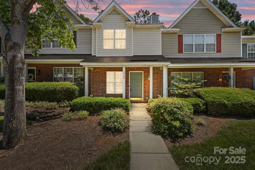 5724 Cougar Ln, Charlotte, NC, 28269-1514 | Card Image