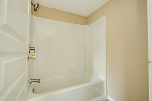 222 S Avenue G, House other with 4 bedrooms, 3 bathrooms and null parking in Freeport TX | Image 16