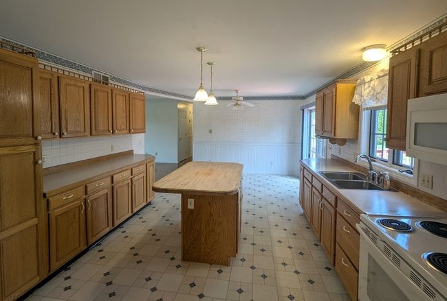 1 - 17 Tucker Ln, Condo with 3 bedrooms, 2 bathrooms and 3 parking in Belchertown MA | Image 7