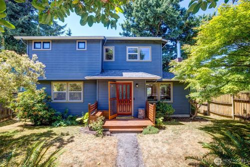 11557 Palatine Ave N, Seattle, WA, 98133-8618 | Card Image