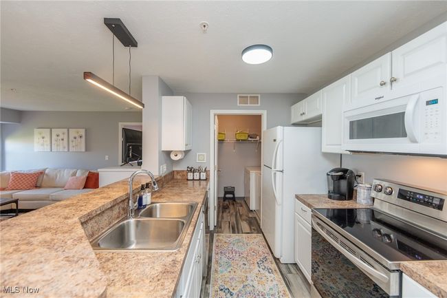 APT-225 - 23004 Chandlers Ln, Condo with 2 bedrooms, 2 bathrooms and null parking in Olmsted Falls OH | Image 19