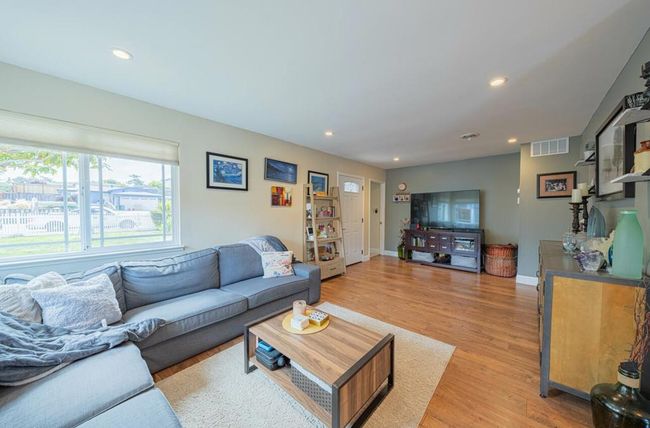 3035 King Cir, House other with 3 bedrooms, 1 bathrooms and 2 parking in Marina CA | Image 9
