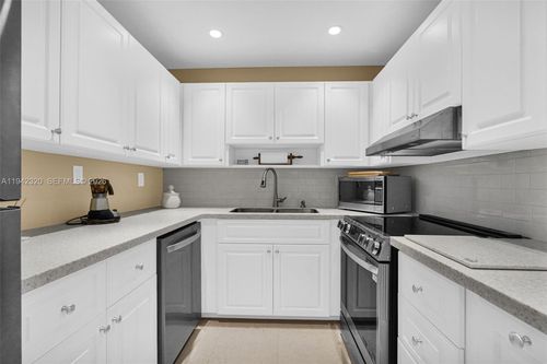 apt-301s-5911 Ne 14th Ln, Fort Lauderdale, FL, 33334-5002 | Card Image