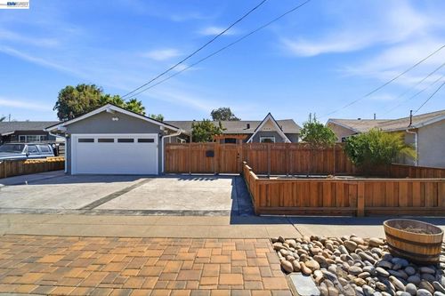 8278 Juniper Ave, Newark, CA, 94560-2708 | Card Image