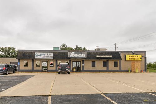 6027 University Ave, Cedar Falls, IA, 50613-5238 | Card Image