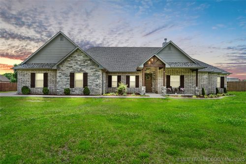 795 Bluebird Ln, Pryor, OK, 74361-3448 | Card Image