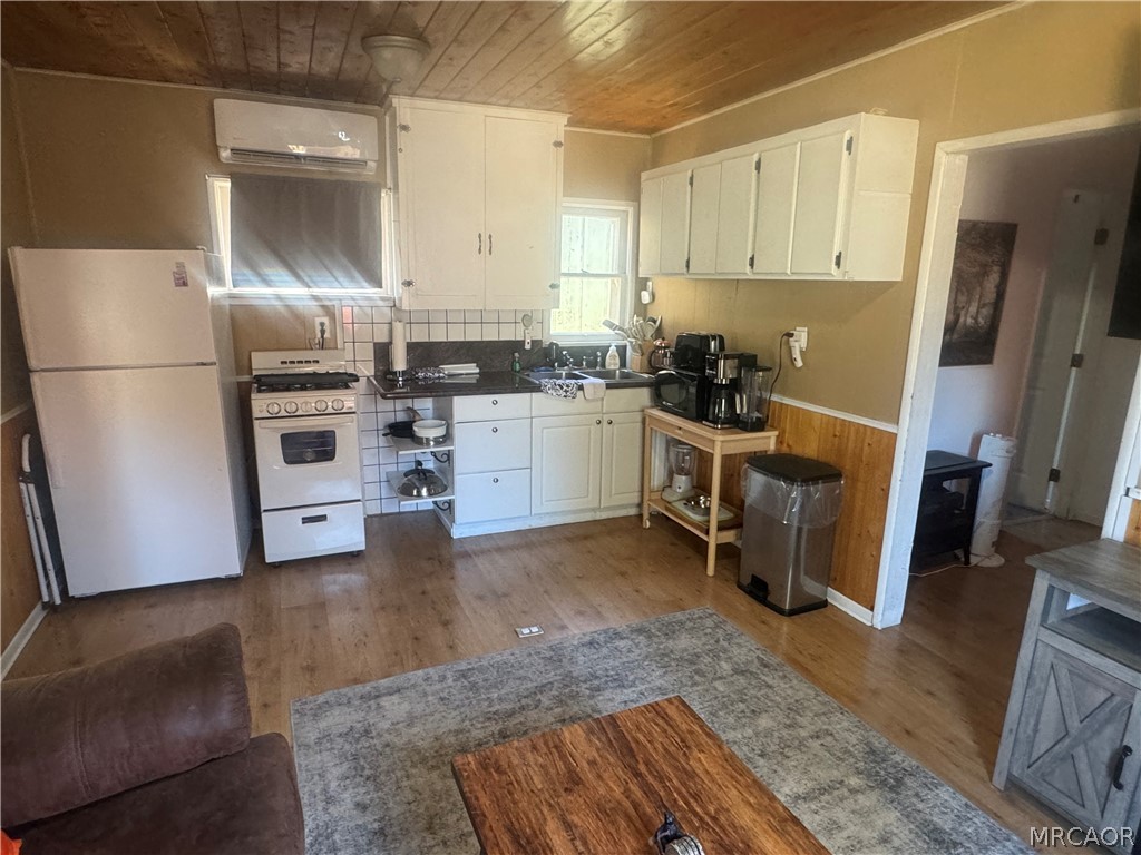 Residential Lease in Big Bear City 5