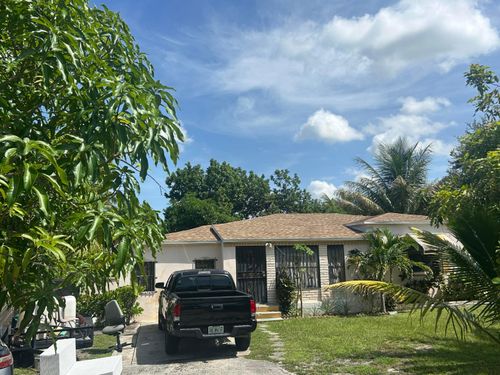 565 Nw 143rd St, Miami, FL, 33168-4113 | Card Image