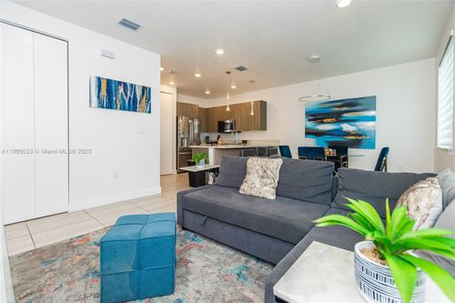 apt-301-6401 Nw 103rd Pl, Doral, FL, 33178-4707 | Card Image