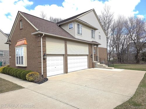 14215 Red Oak Dr, Van Buren Township, MI, 48111-2088 | Card Image