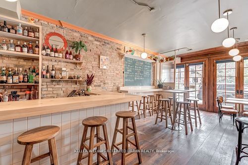 1118 Queen St E, Toronto, ON, M4M1K8 | Image de la carte