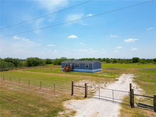 553 Jennifer Loop, Orange Grove, TX, 78372-4215 | Card Image