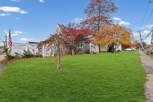 60 Montauk Ave, Merrick, NY, 11566-4557 | Card Image
