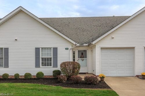 424 Harbor Ridge Ln, Fairport Harbor, OH, 44077-5598 | Card Image