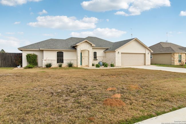 527 Monte Vista Dr, House other with 3 bedrooms, 2 bathrooms and null parking in Pleasanton TX | Image 6