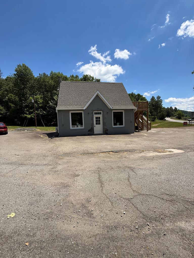 12 Scenic Rd, Fries, VA 24330