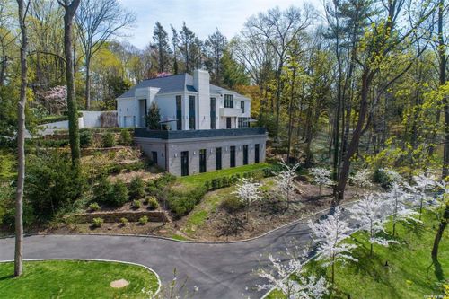 9 Winding Way, Locust Valley, NY, 11560-1020 | Card Image