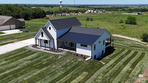 14325 Prairie Fire Ln, Wamego, KS, 66547-9793 | Card Image