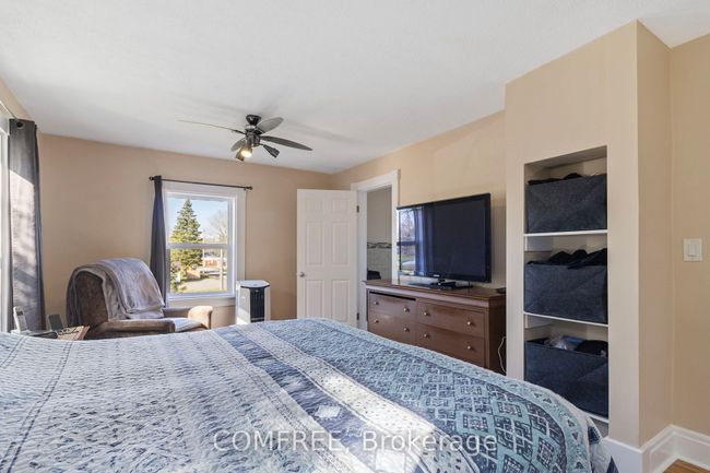 8 Laura St, House other with 5 bedrooms, 3 bathrooms and 4 parking in Lyn ON | Image 32