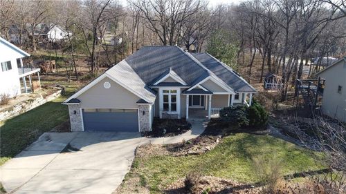 9305 80th St, Weatherby Lake, MO, 64152-1611 | Card Image