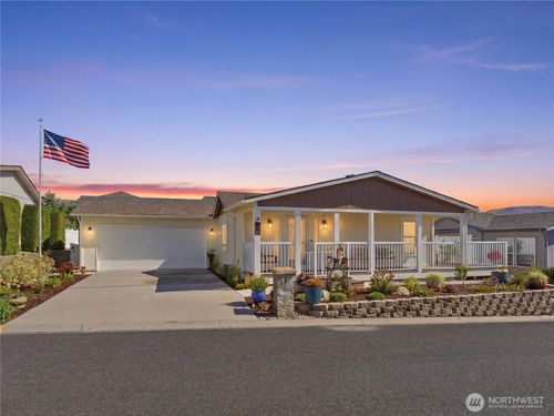 1824 Heritage Dr, Wenatchee, WA, 98801-8204 | Card Image