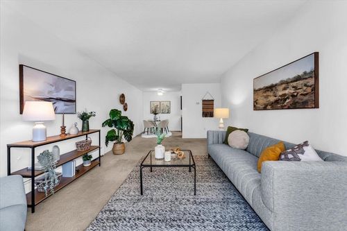 204-122 E 17th St, North Vancouver, BC, V7L2V5 | Card Image