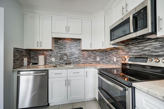 19824 Irongate Ct, Condo with 3 bedrooms, 3 bathrooms and null parking in Northville Township MI | Image 19