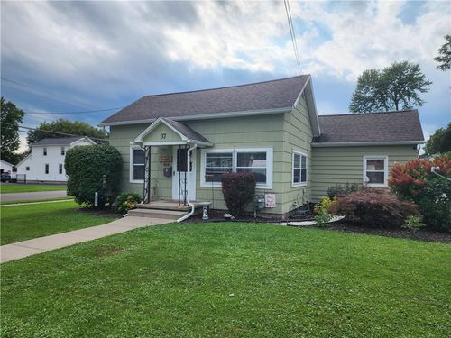 37 Maple St, Auburn, NY, 13021-4201 | Card Image
