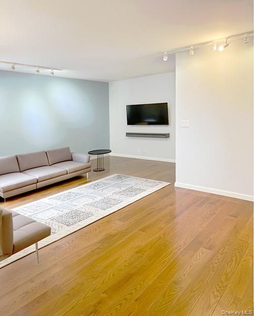 d802-573 Grand St, New York, NY, 10002-3286 | Card Image