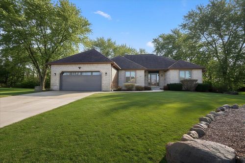 320 Kenbridge Ct, Valparaiso, IN, 46385 | Card Image