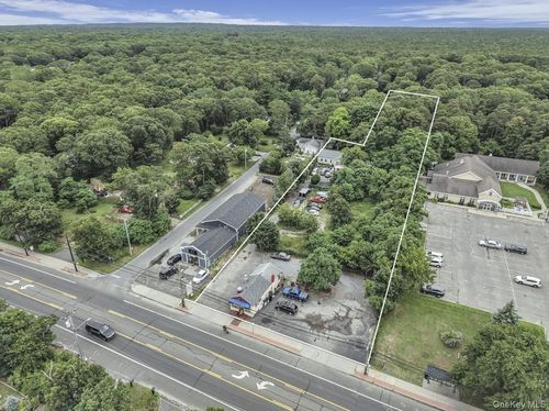669 Flanders Rd, Riverhead, NY, 11901-3851 | Card Image