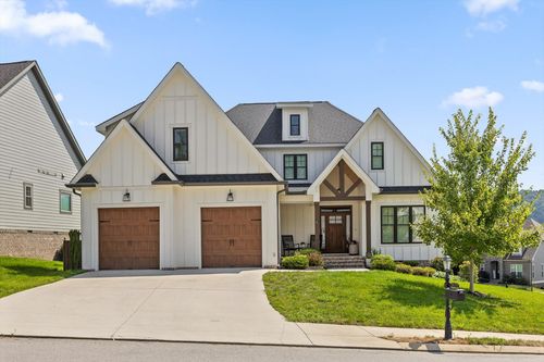 9177 White Ash Dr, Ooltewah, TN, 37363-1737 | Card Image